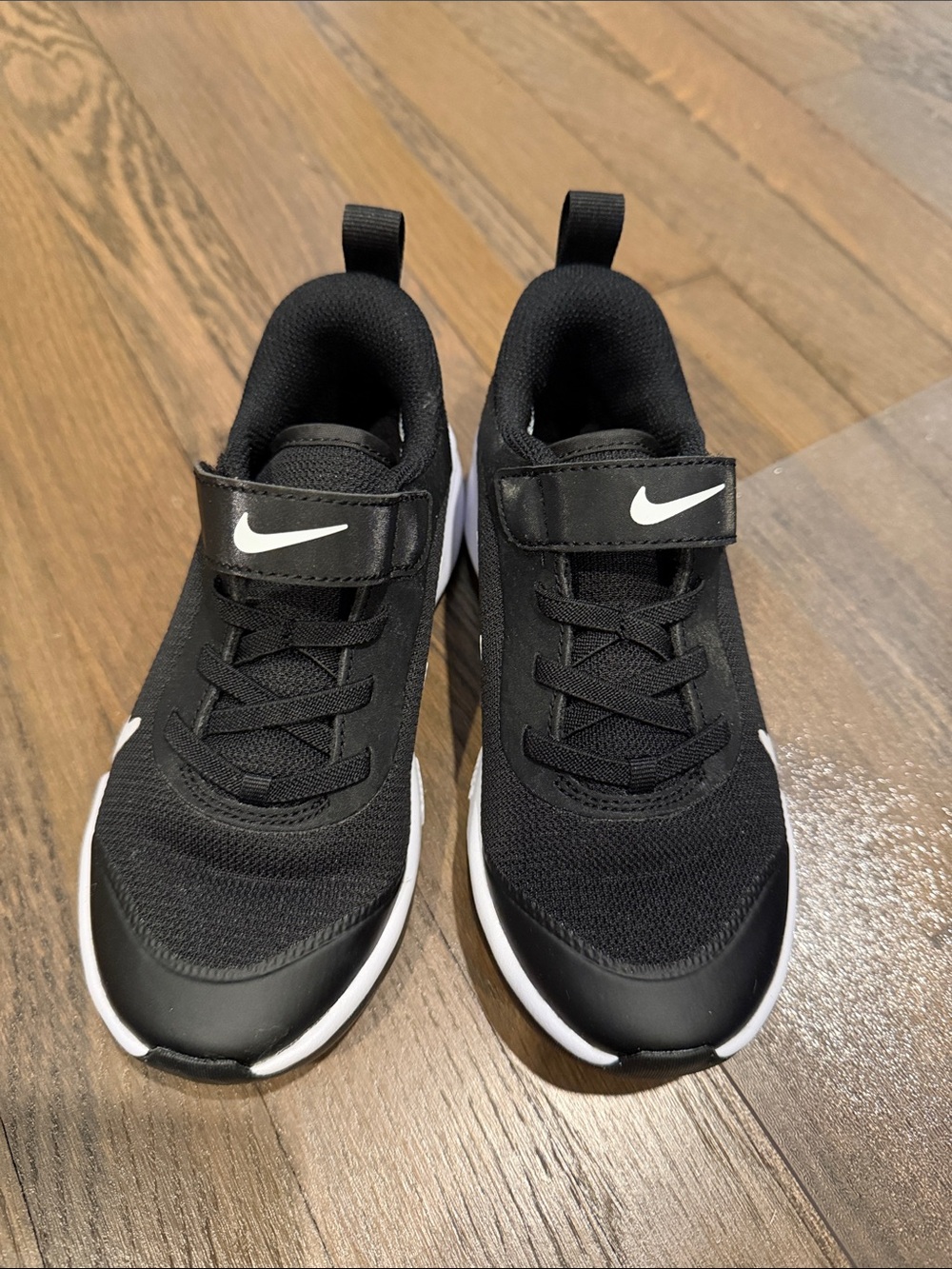 BRAND NEW NEVER WORN Nike Kids Black and White Velcro Sneakers